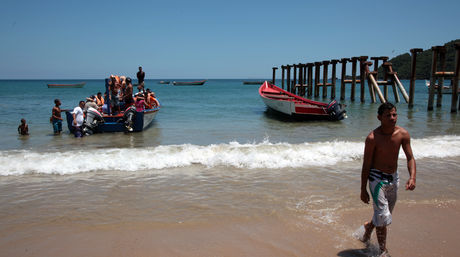 Cada dos años, los habitantes de playa Caracolito se intoxican con olores tóxicos