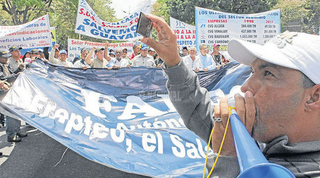 Trabajadores se alejan del socialismo por desmejoras económicas