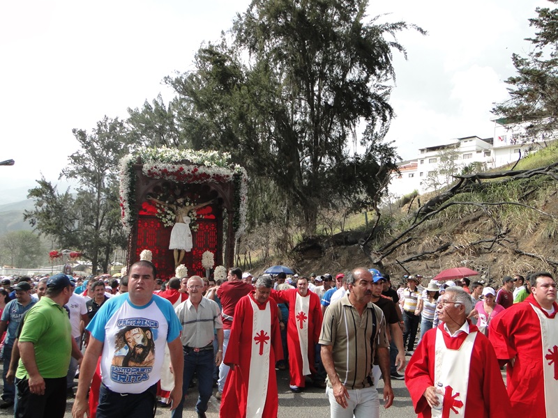 Santo Cristo recorre principales calles de La Grita