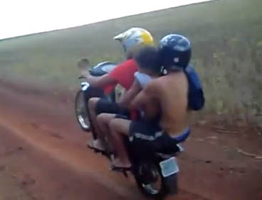 Las motos no son lo suyo (Video)