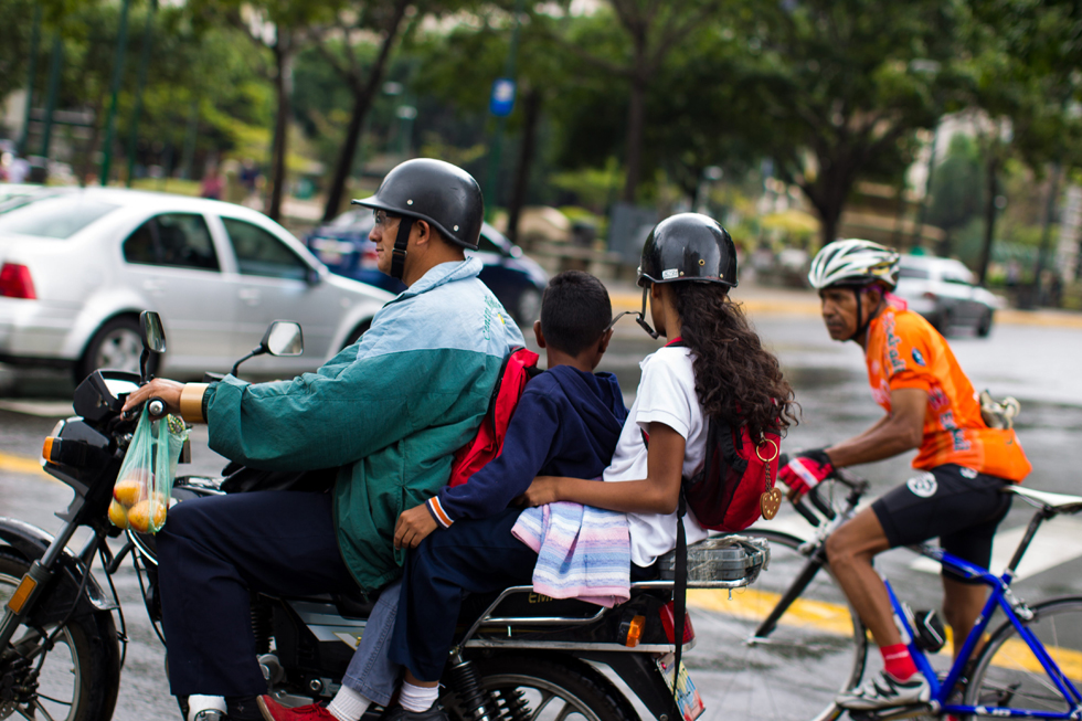 Motorizados protestarán este viernes contra restricción de horarios