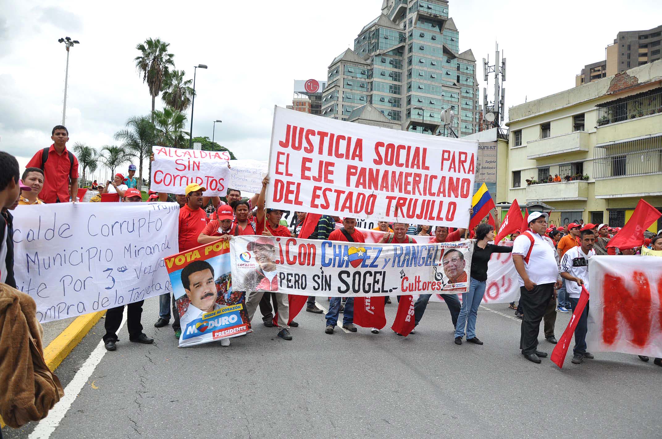 Oficialistas protestaron en Plaza Venezuela en rechazo a la reelección de candidatos y alcaldes (FOTOS)