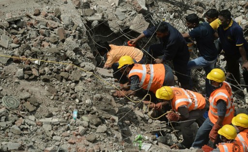 Elevan a 43 el número de muertos en el derrumbe de un inmueble en Bombay