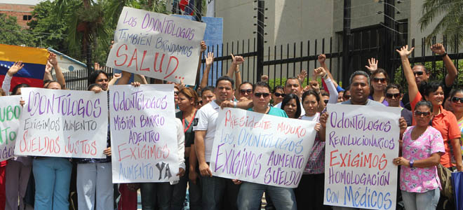 Odontólogos de Barrio Adentro quieren aumento igual que a médicos