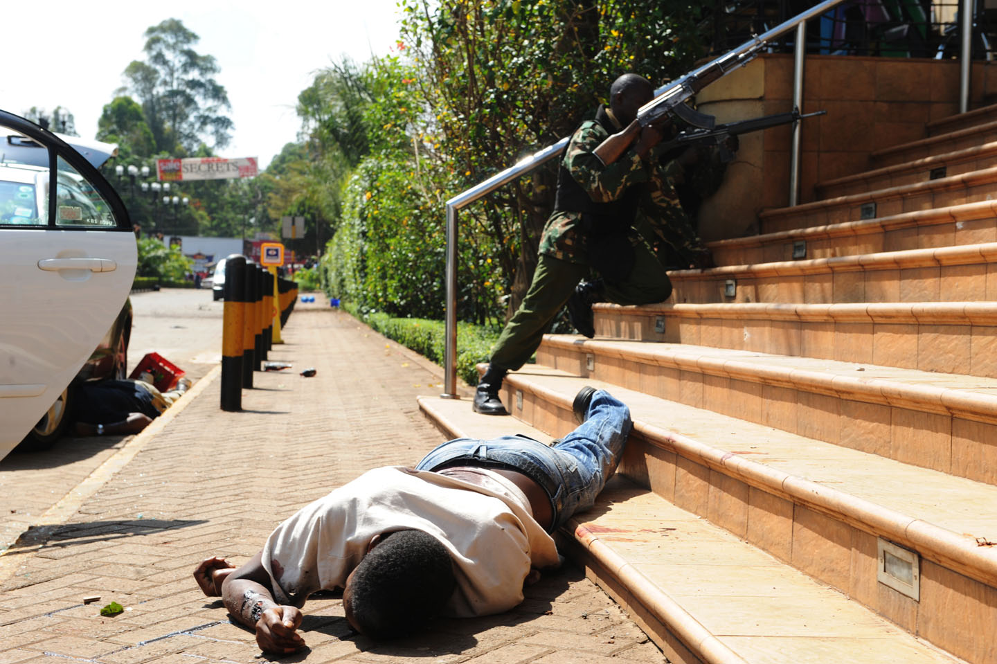 Aparecen dos cadáveres más en centro comercial atacado en Nairobi