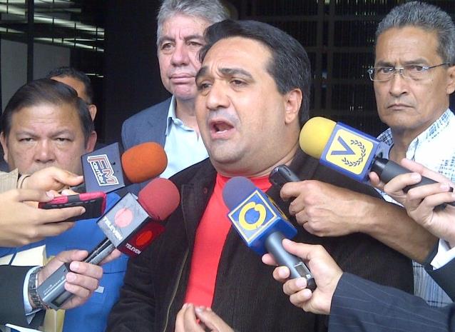 Diputado Mata: Corrupción y narcotráfico vencieron al Gobierno y lo tienen de rodillas