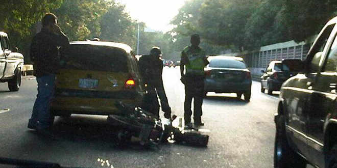 Fuerte retraso en la autopista Francisco Fajardo