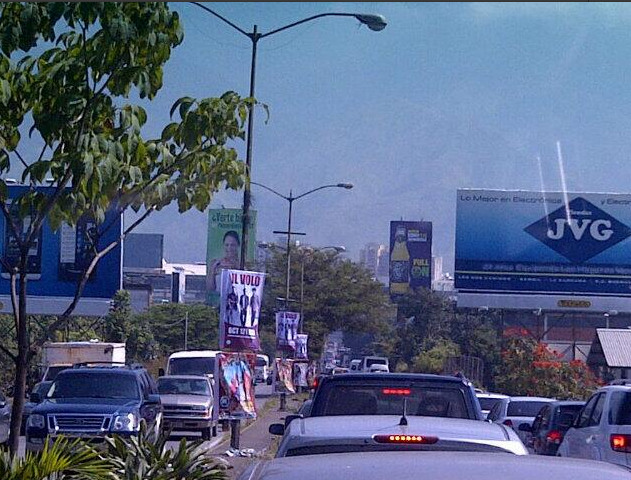 Accidente con motorizado en Los Ruices genera congestionamiento vehicular (Foto)