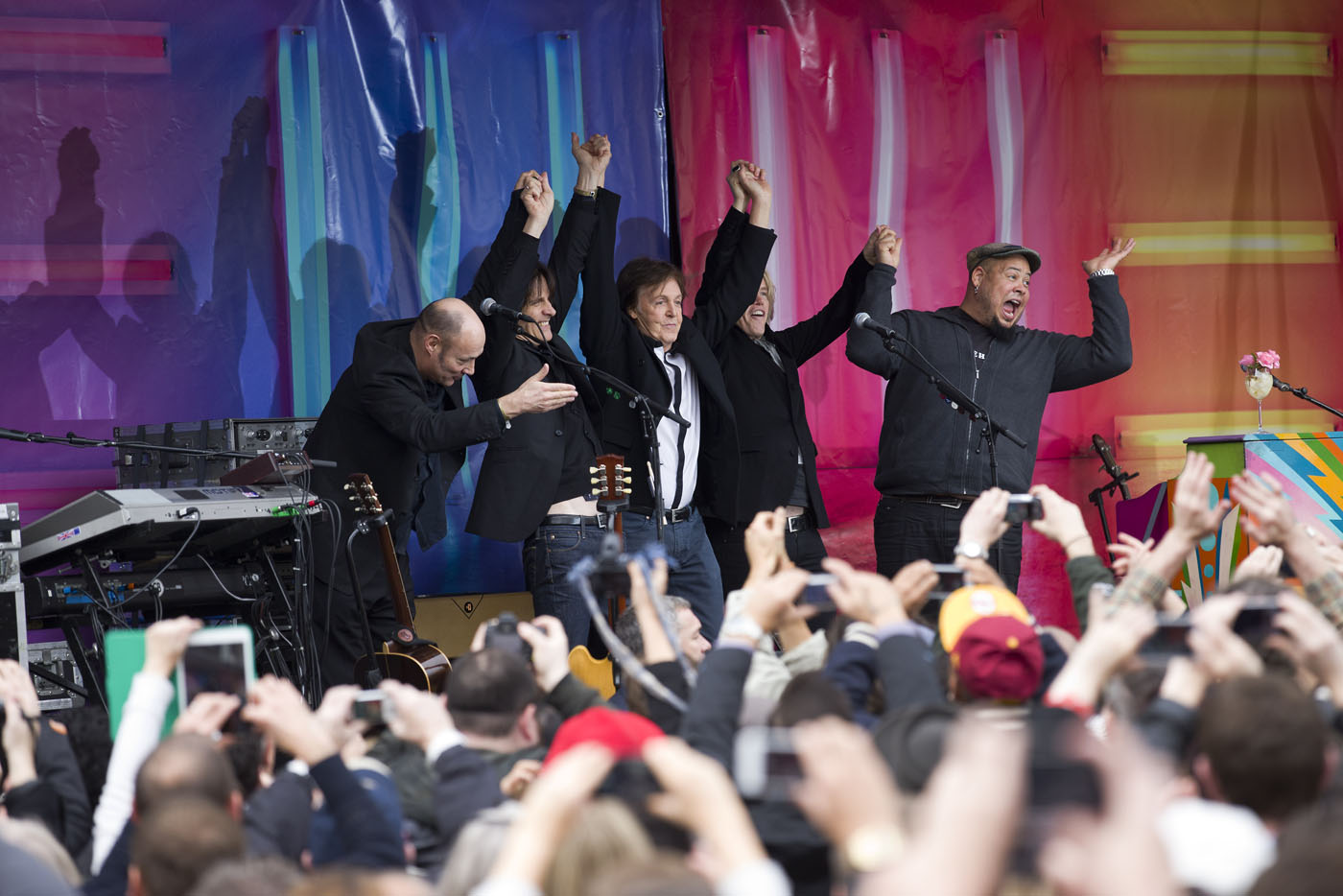 McCartney dio un concierto sorpresa en el centro de Londres (Fotos)