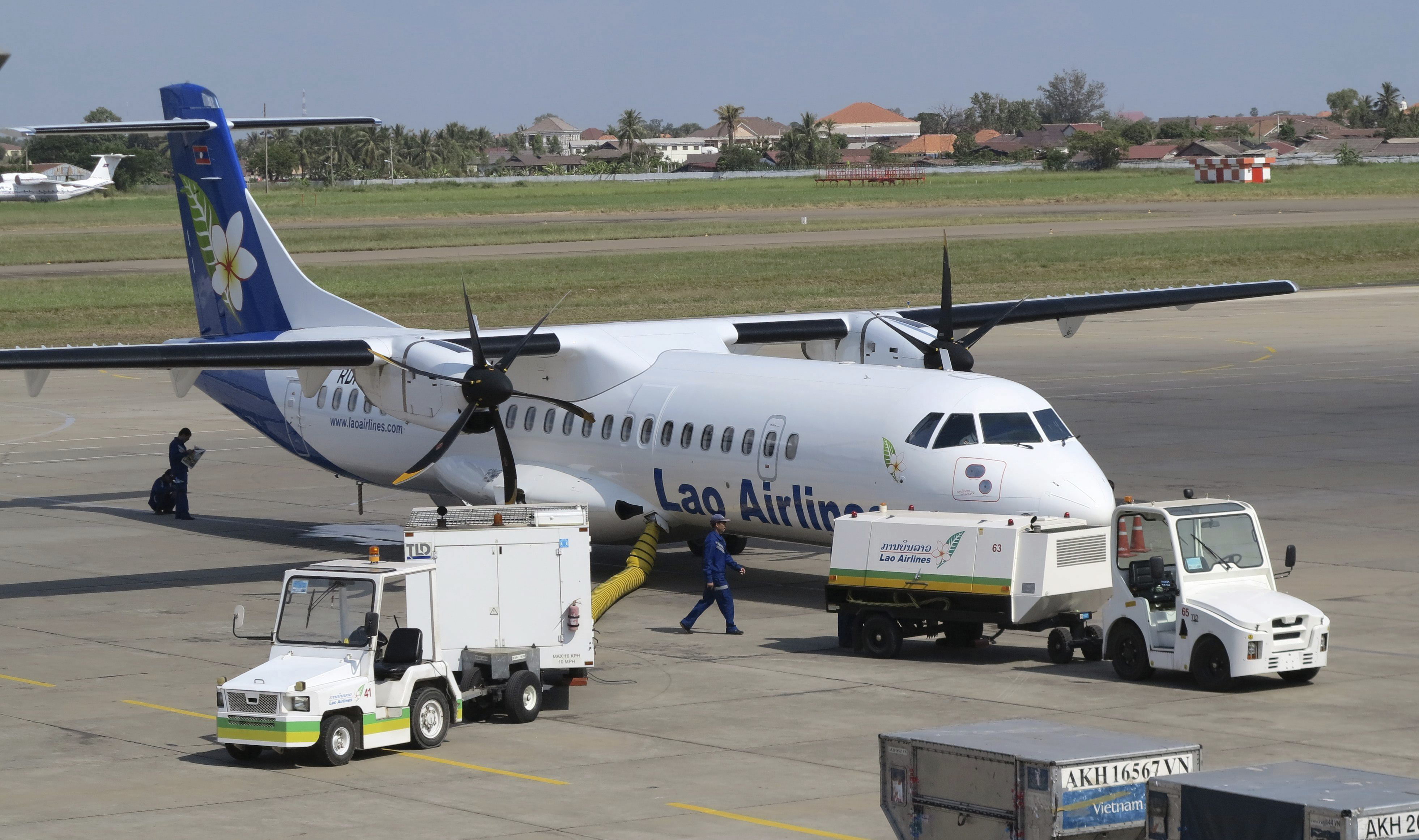 Mueren los 44 pasajeros y tripulantes de avión que cayó a un río en Laos