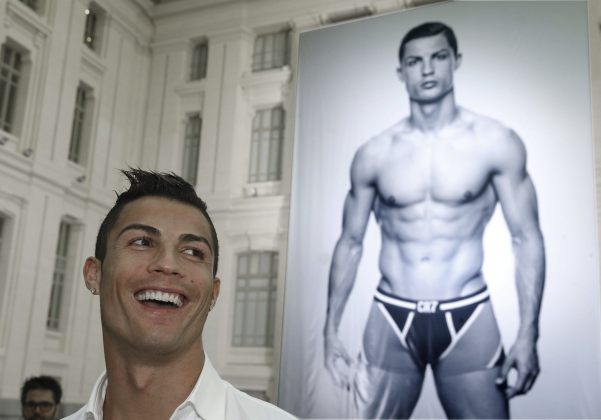 CRISTIANO PRESENTA LINEA ROPA INTERIOR