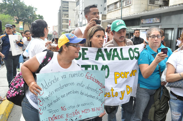 Educadores exigen ajuste salarial (Fotos)