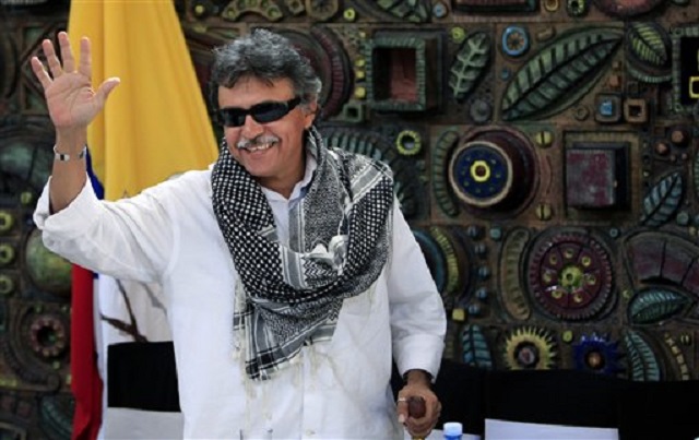 Santrich insiste en que debe estar libre y se distancia de Marín