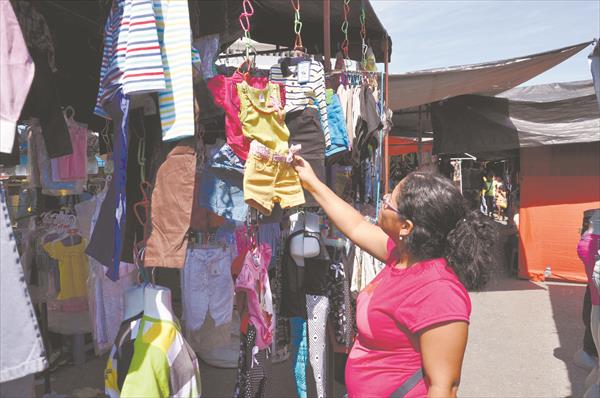 Vestir a un niño en Navidad cuesta más de mil 400 bolos