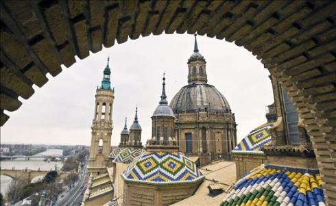 Explota un artefacto dentro de la basílica de El Pilar de Zaragoza