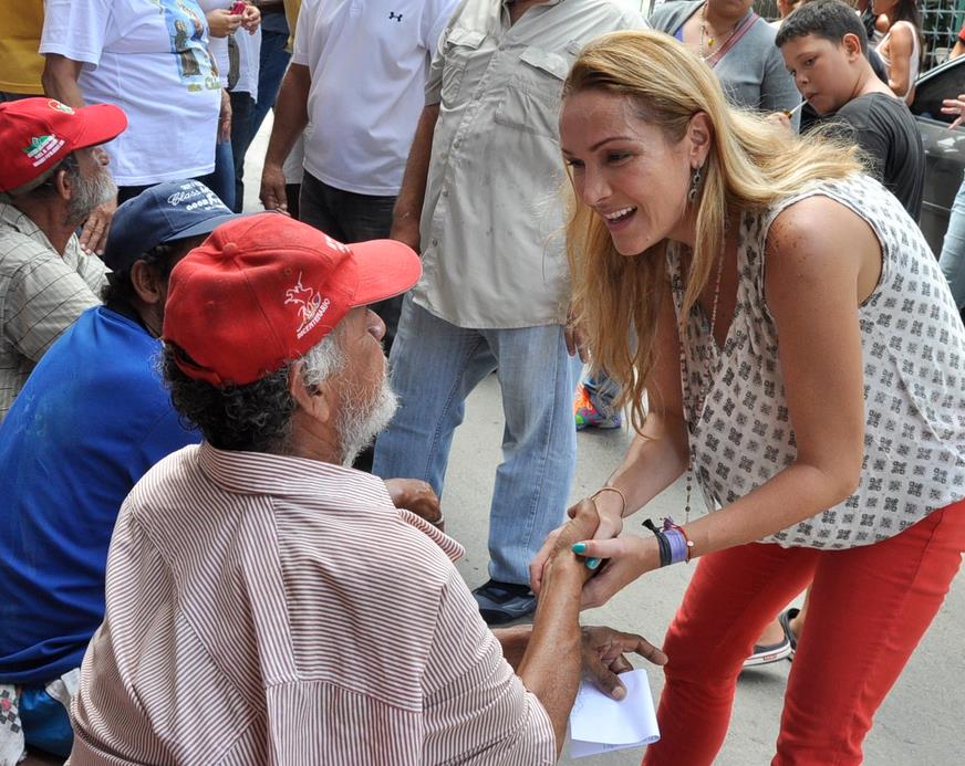 Fabiola recorre Punta de Mulatos