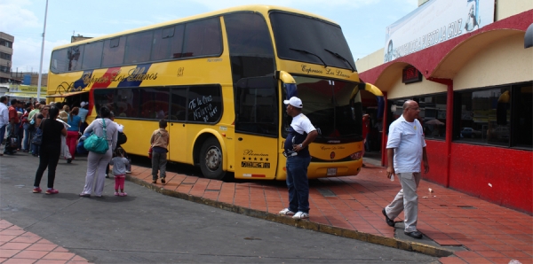 Choferes del terminal de Puerto La Cruz exigen asignación de divisas