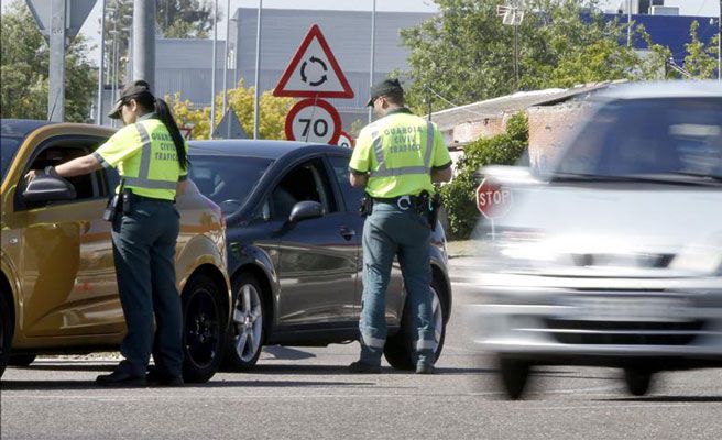 Profesora de autoescuela es denunciada por ir bebida mientras daba clase