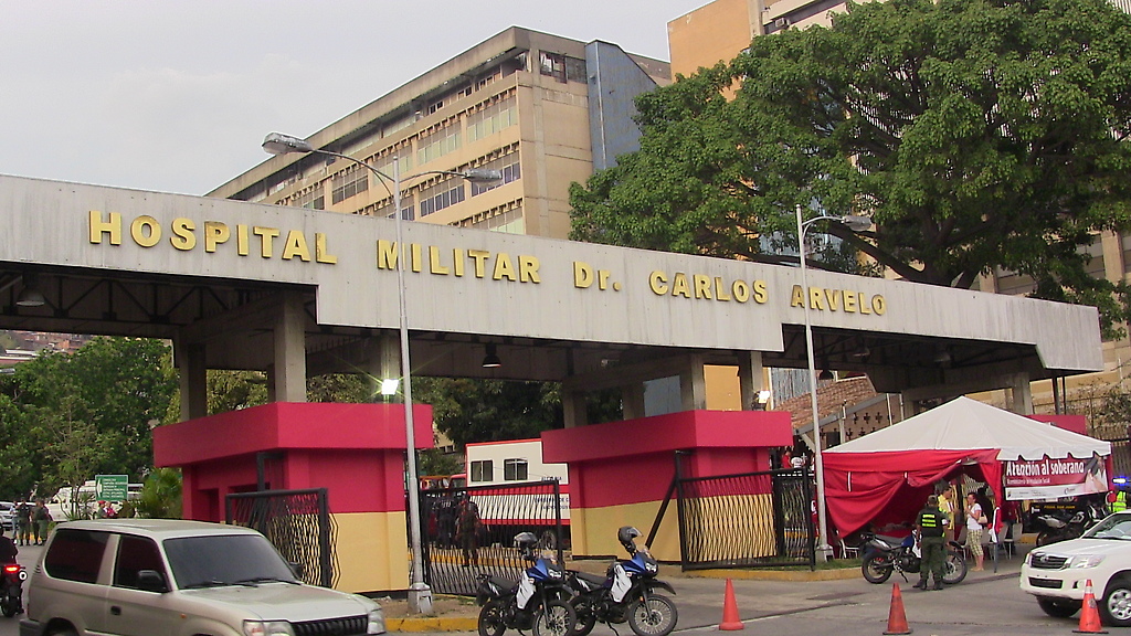 Médicos protestan para exigir pago de aumento salarial