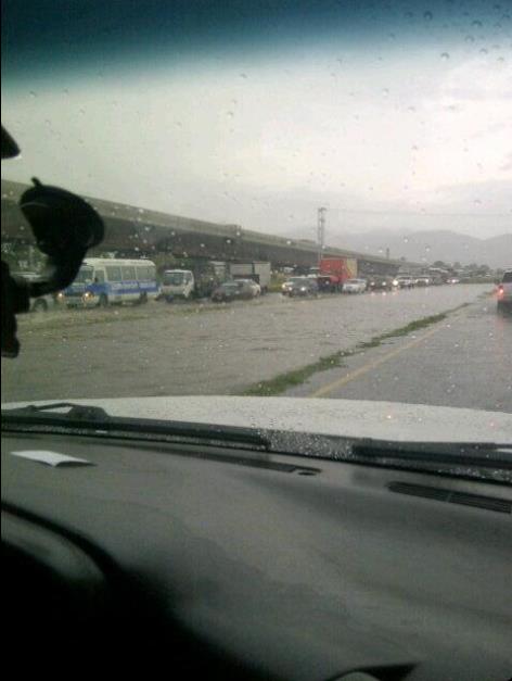 Así está la ARC sentido Maracay por la lluvia (Foto)