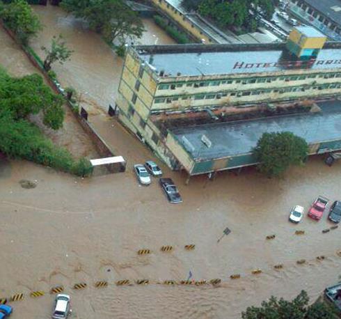 Aguacero colapsó calles en Carabobo (Fotos)