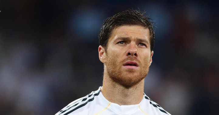 Xabi Alonso regresa hoy al medio campo del Real Madrid