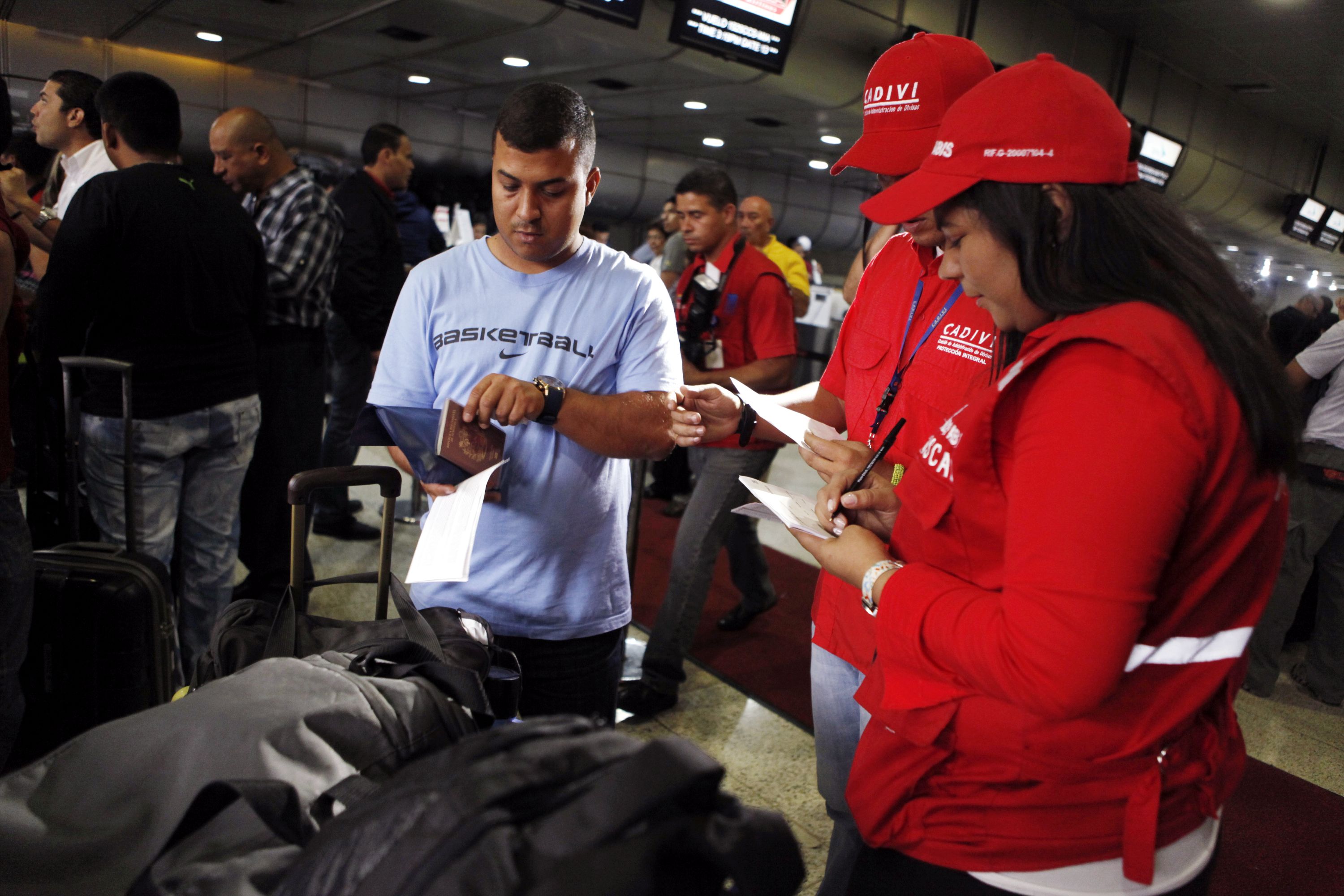 Cadivi prepara captahuellas para viajeros