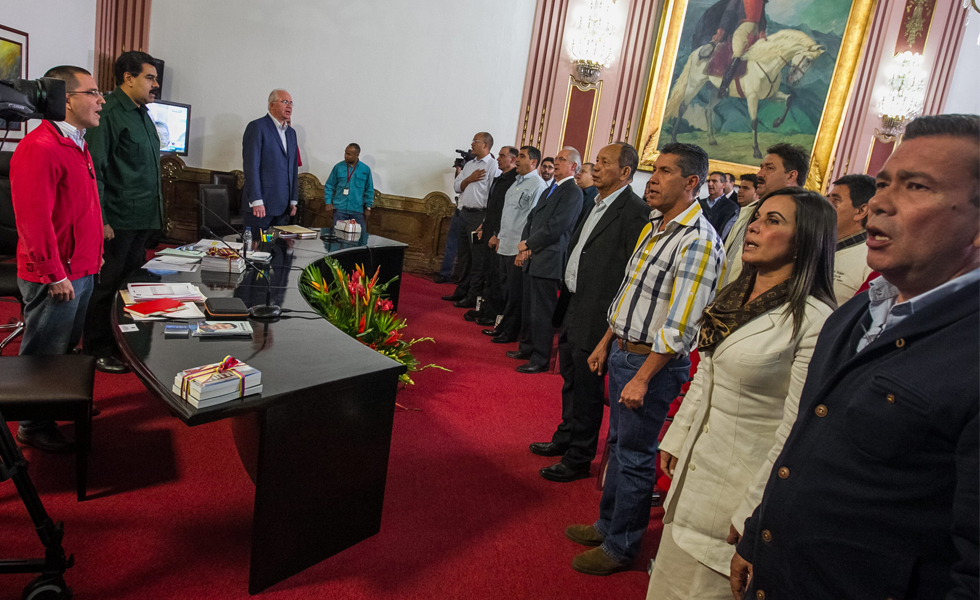 Alcaldes de la Unidad piden a Maduro acatar la Constitución (Documento)