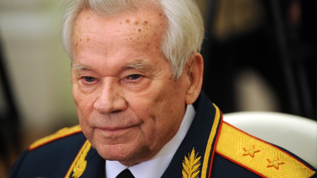 Muere el inventor del fusil AK-47, Mijaíl Kaláshnikov