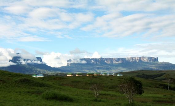 Mineros desalojados en Canaima amenazan a empresas turísticas