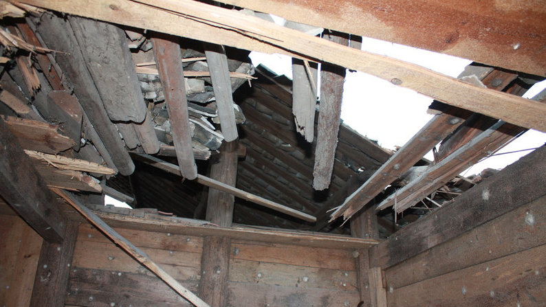 Restos de la sonda lunar china caen sobre dos casas (Foto)