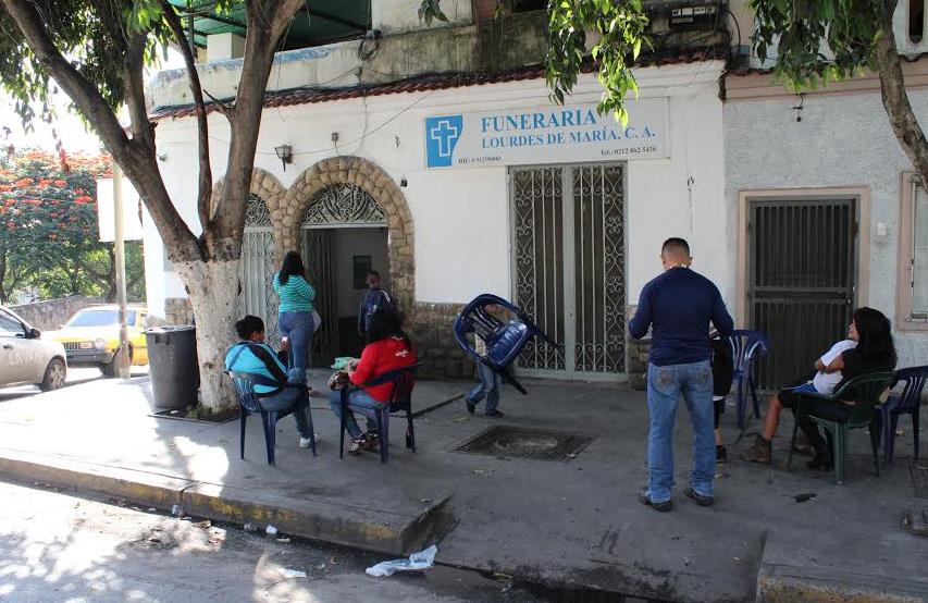 Roban a varias personas en pleno velorio