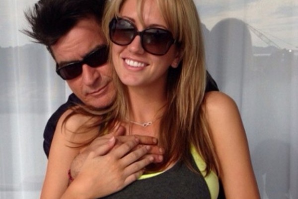 Charlie Sheen se casó con la actriz porno, Brett Rossi