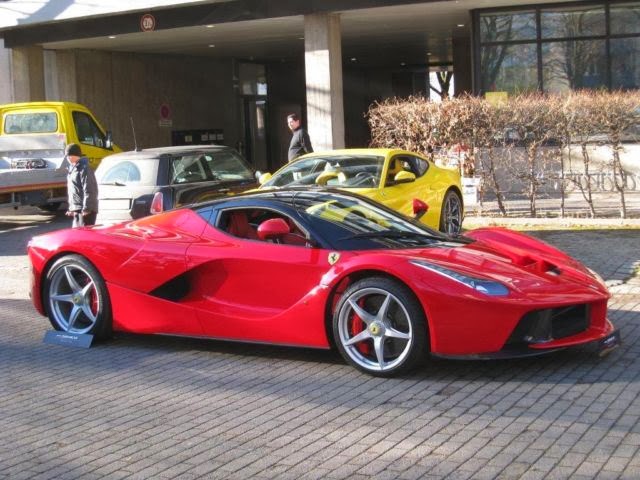 Ya hay un salido-inversionista vendiendo el primer modelo de LaFerrari (una platíca)