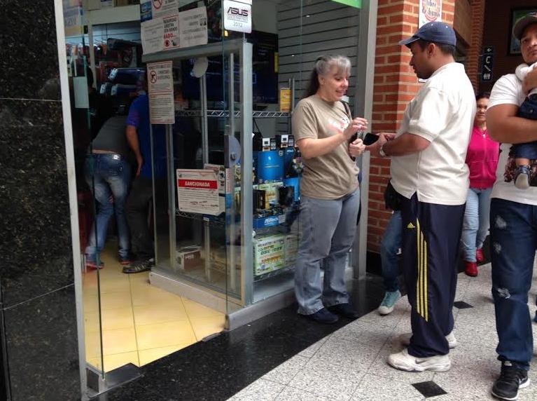 Comerciantes desconocen cómo se aplicará Ley de Costos