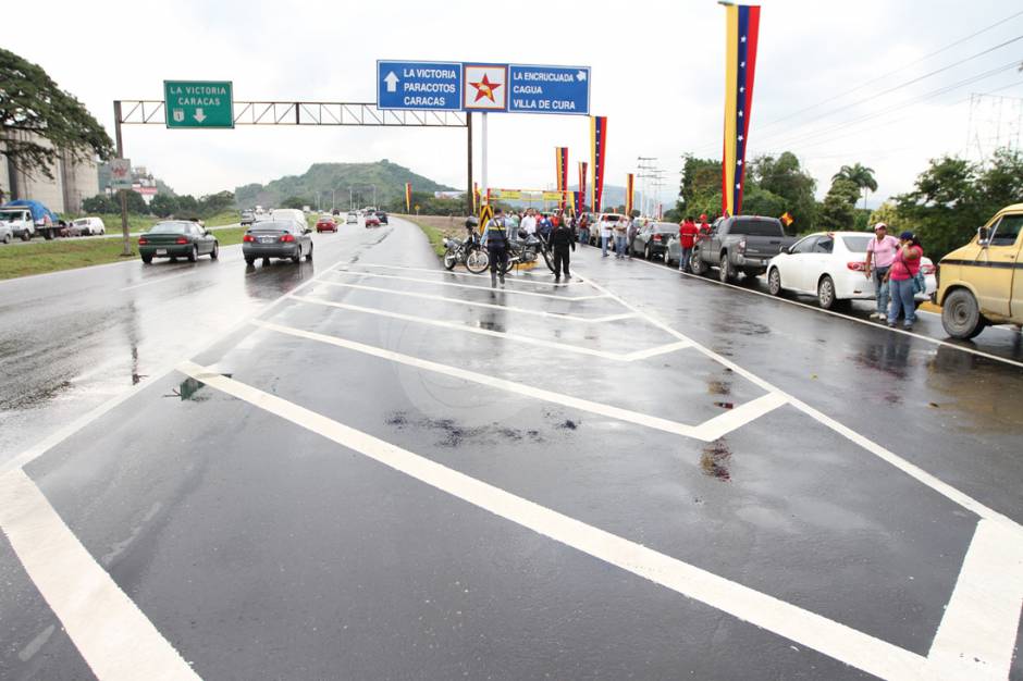 Cierran entrada a La Victoria por trabajos de asfaltado