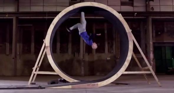 A lo Sonic, este hombre rompe récord haciendo un loop de 360 grados corriendo