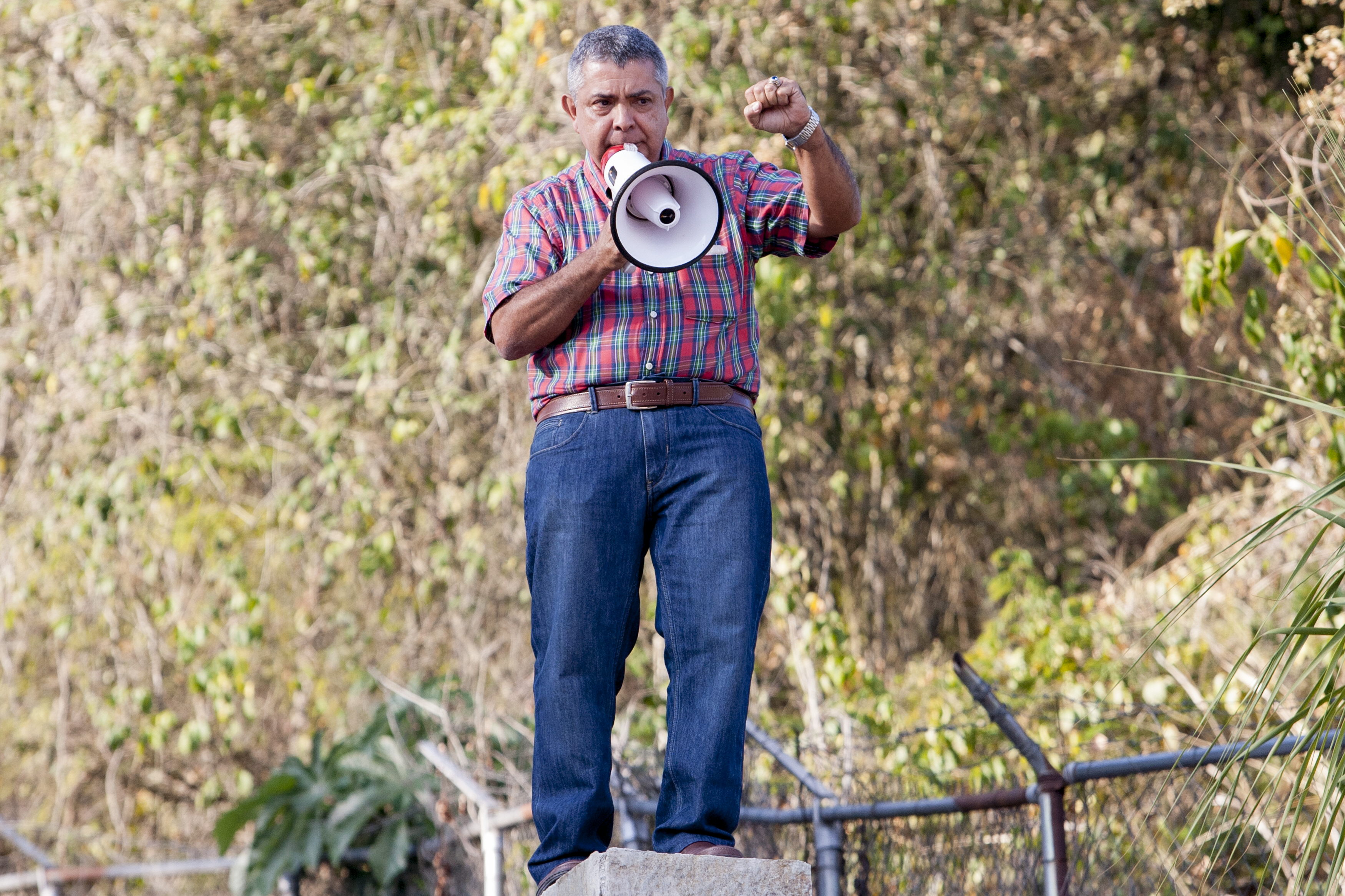 El general retirado Ángel Vivas se resistió a ser arrestado (Fotos y Video)