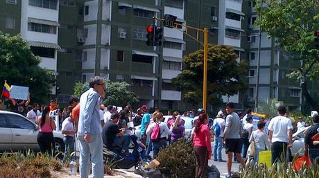 Kico Bautista y Elías Santana participaron en asamblea de vecinos en El Cafetal