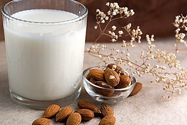 Leche-de-almendras