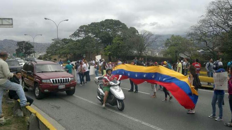 Estudiantes protestan en la Cota Mil (Fotos)