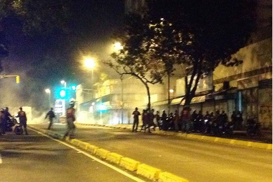 Así reprimió la GNB a los vecinos de la Candelaria (Fotos y Videos)