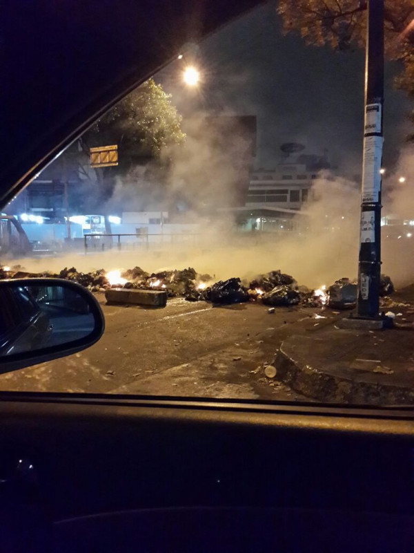 GNB quita barricadas colocadas en Los Ruices