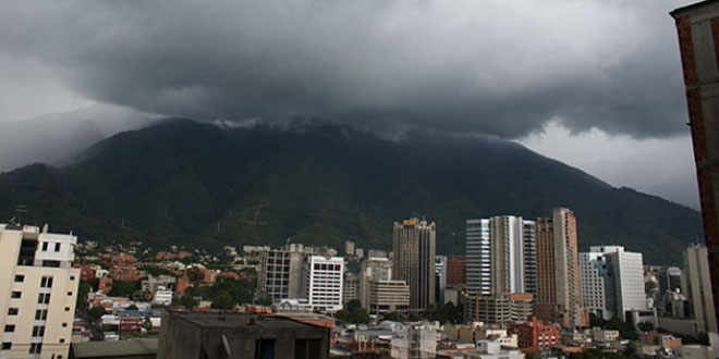 Estiman abundante nubosidad y lluvias dispersas en gran parte del país este sábado