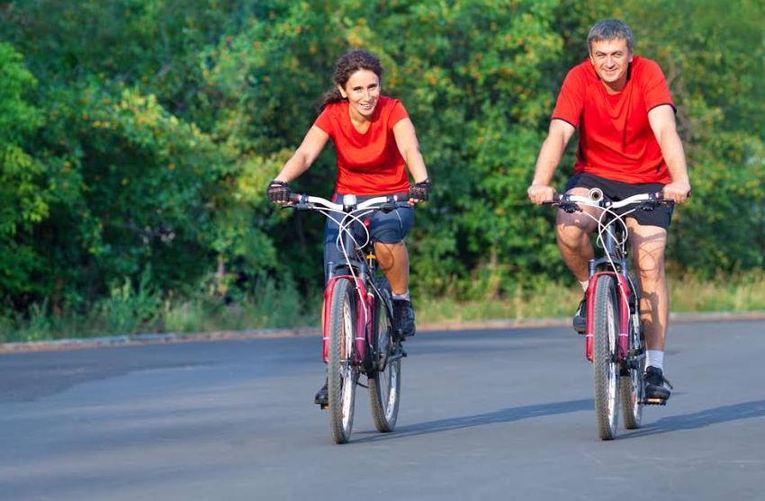 Una hora de deporte al día contrarresta ocho horas sentados, según un estudio