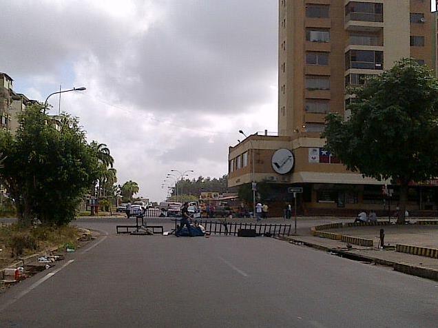 Continúa cierre de calles por protesta estudiantil en Guayana (Foto)