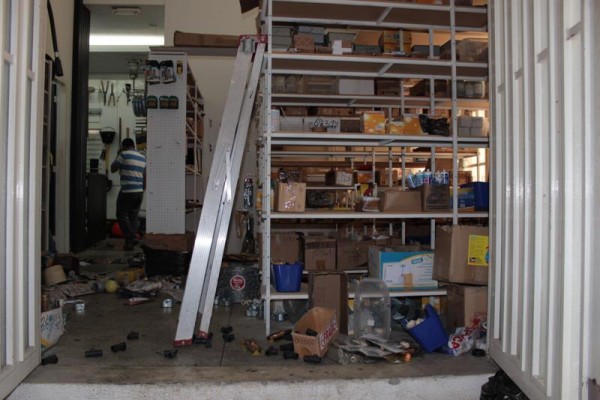 Saqueada una ferretería y una bodega en San Cristóbal