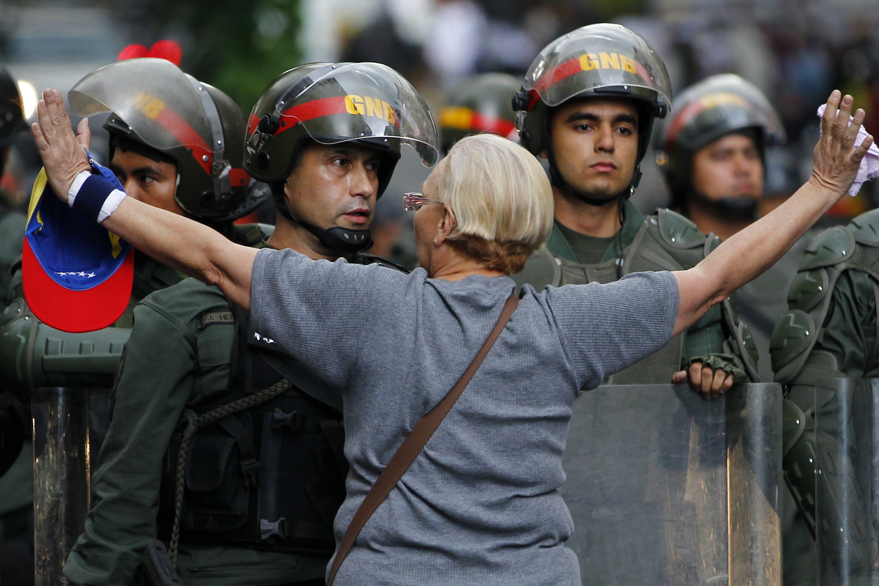 Opositores y oficialistas se ven la cara en la calle