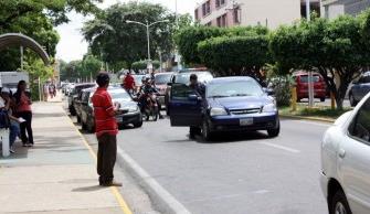 Denuncian que taxistas especulan con las tarifas