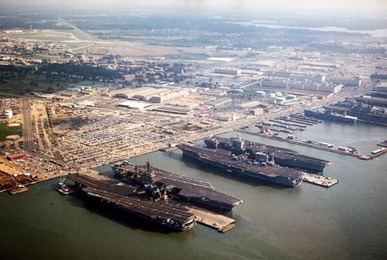 Dos muertos en tiroteo en base naval de Virginia